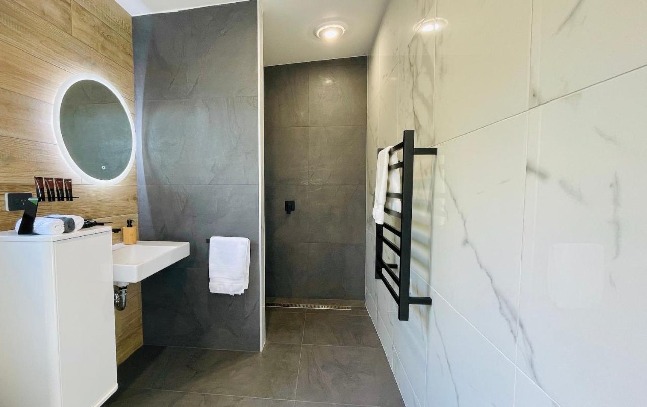 Ohope Villas With Spa,Sauna,Pool, Adults Only المظهر الخارجي الصورة